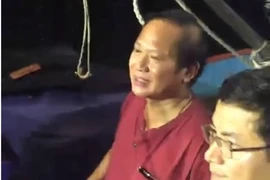 Clip Bộ trưởng Trương Minh Tuấn đón chuyến tàu xa bờ vào Nhật Lệ