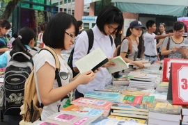 Hội sách Hà Nội, 5 ngày thu 7 tỉ đồng