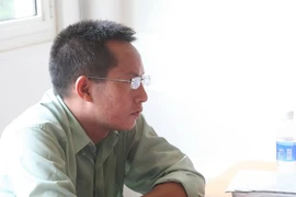 Bắt kẻ mạo danh nhà báo đâm người tại hội nghị