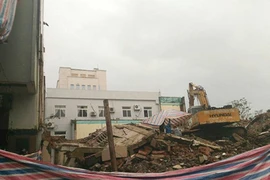 Hiện trường vụ sập trụ sở cũ báo Đà Nẵng, 2 người chết