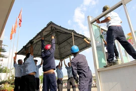 Clip: Quận 1 tháo dỡ vọng gác của công an