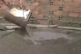 Clip: Phát hiện cơ sở trộn 'bột lạ' vào hạt tiêu