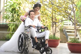 Clip:Cặp đôi 'Tình yêu cổ tích' và bộ ảnh cưới khó quên