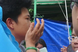 Clip: Học sinh khóc nức nở vì đề toán quá khó