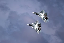 Phi đội tiêm kích tối tân Nga nhào lộn trên trời Moscow
