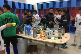 Cầu thủ U23 Việt Nam ăn mừng trong phòng thay đồ