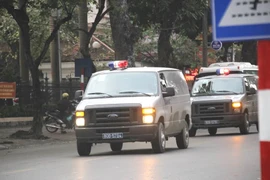 Clip: Đoàn xe chở ông Thăng cùng đồng phạm đến tòa