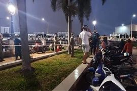 Sát người đàn ông đã được đưa lên bờ