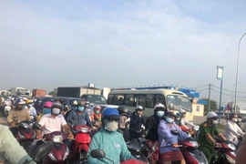 Quốc lộ 62 ùn ứ kéo dài