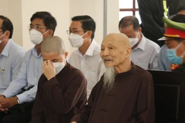 Bị cáo Lê Tùng Vân và 1 luật sư bào chữa xin vắng mặt vì lý do sức khỏe
