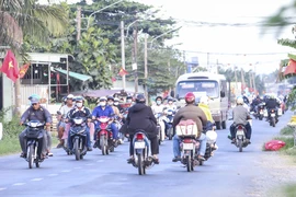 Người dân miền Tây trở lại TP.HCM sau chuỗi ngày nghỉ lễ 30-4 và 1-5