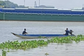 Thi thể người đàn ông dưới sông Vàm Cỏ Đông