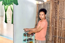 Đang ngủ trưa trước nhà, cụ bà 68 tuổi bị cướp