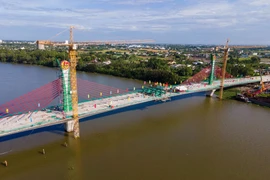 Long An : Hợp long cầu 576 tỷ đồng bắc qua sông Vàm Cỏ Tây