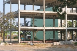 Hai căn nhà nuôi yến trong Khu du lịch Làng nổi Tân Lập bị buộc tháo dỡ vì xây dựng không đúng quy hoạch
