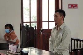 Lãnh án 7 năm tù vì dùng dao rọc giấy cắt cổ vợ do không chịu về nhà sống chung