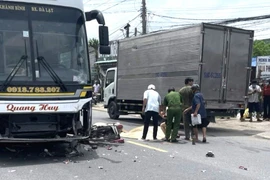 Xe máy lấn làn tông vào xe khách, 2 thanh niên tử vong tại chỗ