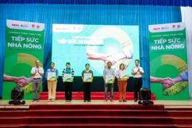 Trên 900 triệu đồng hỗ trợ vốn không lãi suất cho 40 nông dân Long An 