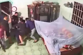 Camera ghi cảnh nam thanh niên ở Long An bị chém khi đang ngủ trong nhà