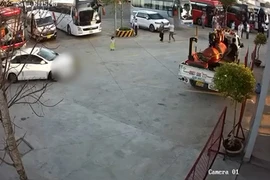 Bé gái 2 tuổi bị ô tô tông tử vong thương tâm trong trại dừng chân cao tốc