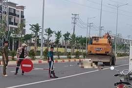 Nam thanh niên 20 tuổi tử vong sau va chạm với xe múc đất