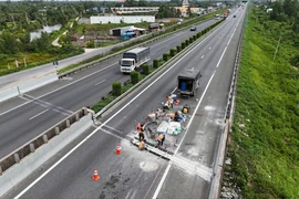 Cao tốc TP.HCM – Trung Lương rào chắn sửa chữa, tài xế lưu thông chú ý