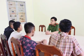 Bắt giữ nhóm cướp nhí mang xe đến khu vực biên giới tìm người bán