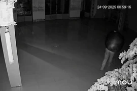 Camera ghi cảnh trộm chuông chùa khiến dư luận bức xúc