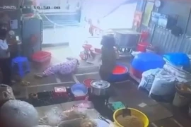 Mâu thuẫn tiền bạc, chồng hờ sát hại vợ rồi tự sát
