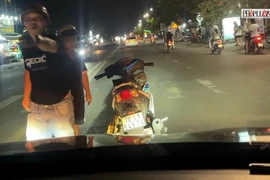 Chặn đầu taxi sau va chạm, người đàn ông bị CSGT Tây Ninh xử phạt