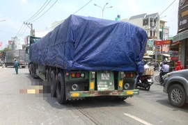 Nữ sinh 16 tuổi tử vong sau va chạm với xe đầu kéo trên đường đến trường
