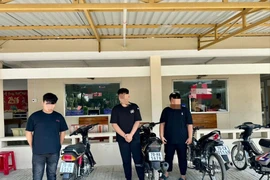 Xử lý nhóm thiếu niên 'bốc đầu' xe máy, quay clip đăng lên mạng