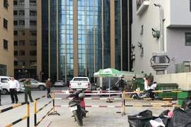 Người đàn ông nước ngoài rơi từ tầng cao xuống đất tử vong