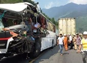 Vụ ô tô đối đầu: Xe chở đoàn Hàn Quốc tham quan thì bị nạn
