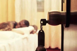 Vị khách Hàn khai báo mất trộm lòng vòng vì ngại