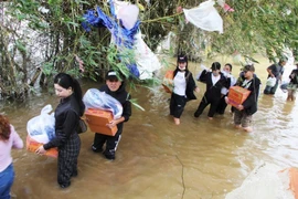 Trường Giang: 'Sau lũ bà con rất cần tiền để sửa chữa nhà cửa'