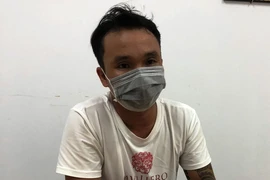 Cướp lẻn vào nhà giật điện thoại trên tay gia chủ