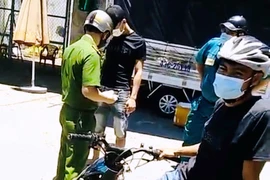 Viện cớ đi ra tàu cá nhằm qua mặt công an nhưng bị ‘lật tẩy'