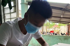 Quay clip xúc phạm công an khi bị buộc giải tán cuộc nhậu