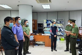 Bắt 1 chuyên viên ở Đà Nẵng nhận hối lộ