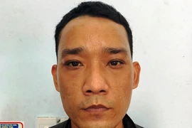 Đến công ty cũ đòi lương rồi cạy cửa trộm máy tính