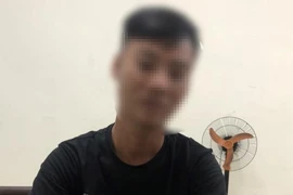 Đà Nẵng: Nam thanh niên đánh giày ‘chặt chém’ 400.000 đồng/đôi