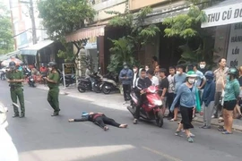Nạn nhân nằm bất động trong hỗn chiến bỏ trốn sau khi đến bệnh viện