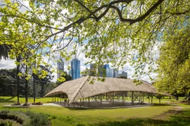 Nhà tre siêu đẹp giữa công viên của triệu phú Australia
