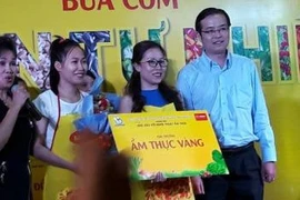 Tưng bừng nhà báo thi... nấu ăn