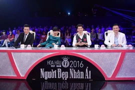 Xuân Bắc, Chi Bảo, Trấn Thành chất vấn thí sinh hoa hậu về làm từ thiện