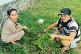 Thúy Nga để lộ hình ảnh đền thờ tổ của Hoài Linh