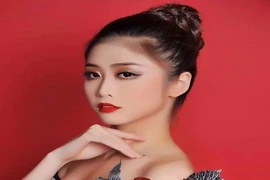 Thùy Dương khoe váy dạ hội Miss Heritage ở Nam Phi 