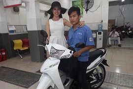  Phan Thị Mơ mua xe giúp cậu sinh viên nghèo