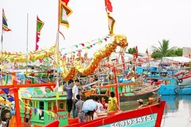 Bắn pháo hoa ở Lễ hội Nghinh ông Cần Giờ 2017